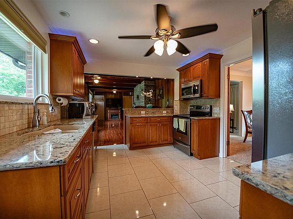 5th image of 47 Branford Dr
