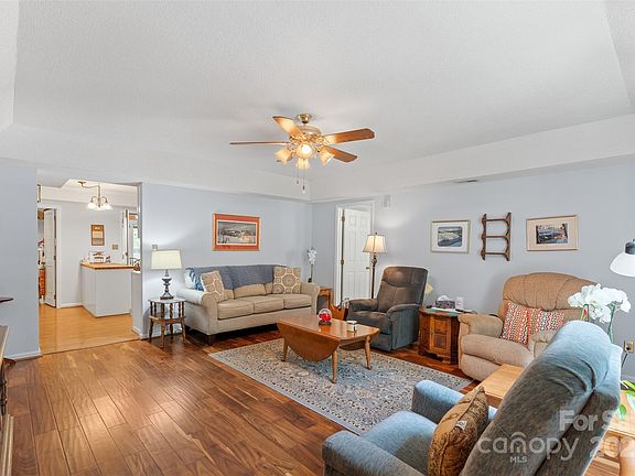 5th image of 119 Mary Louise Ct
