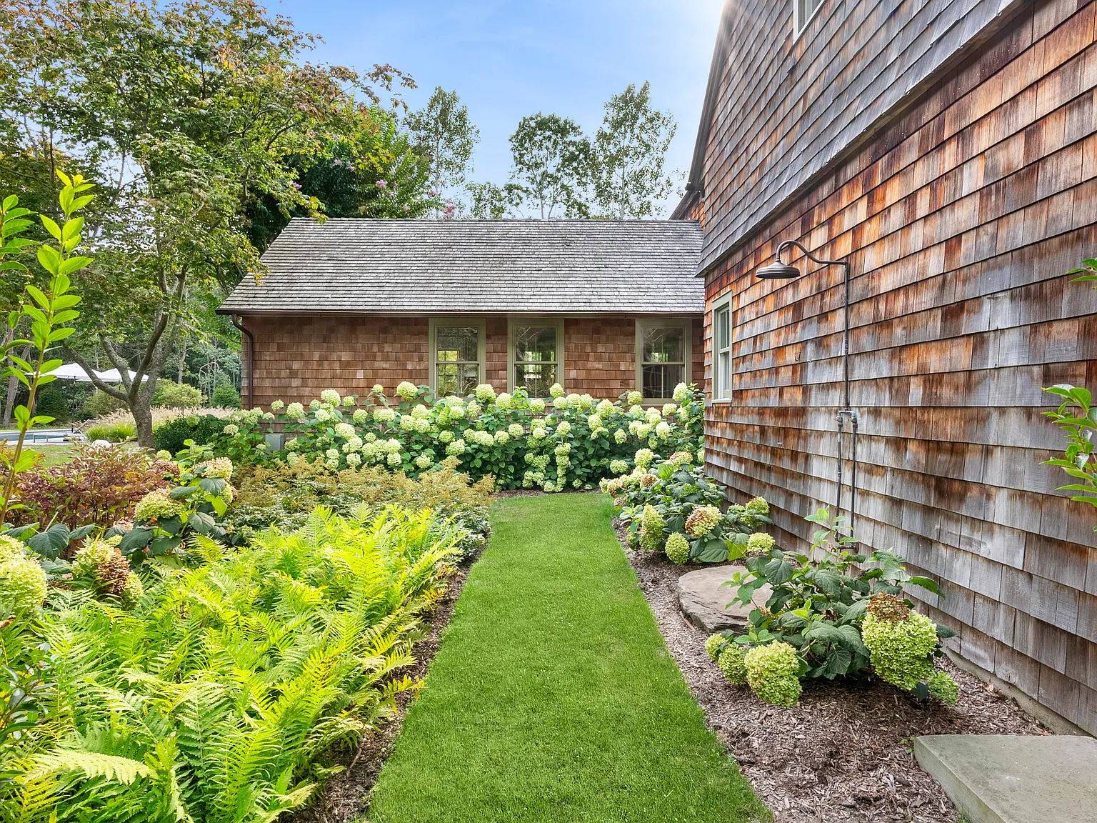 Exceptional Design In Sagaponack — Photo 4