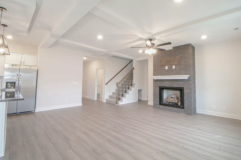 3 bed, 3.0 bath, 2100 sqft, $1,990 — Photo 3