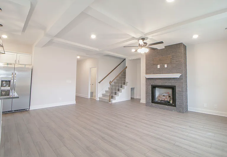 190 Monaghan Dr — Photo 3