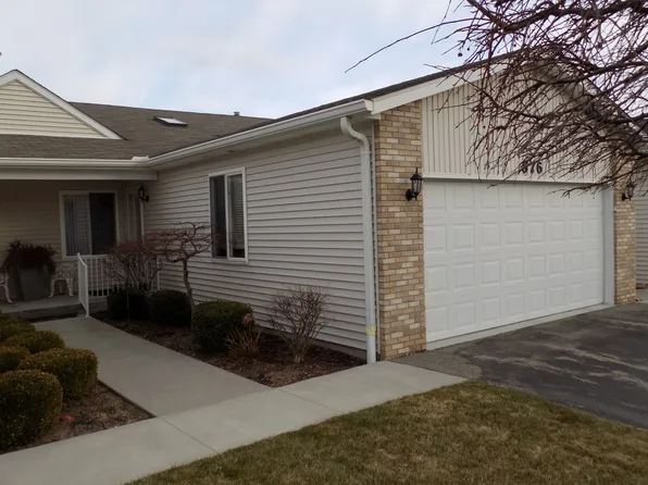 876 Crystal Ln, Marysville, MI 48040