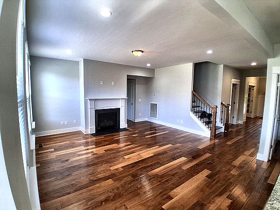 4th image of 819 Beamon Dr