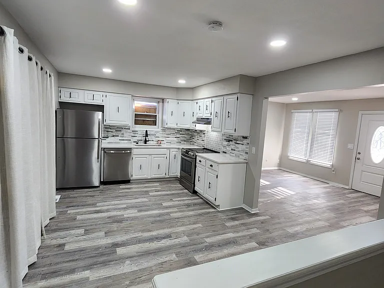 3224 S Walnut St — Photo 4