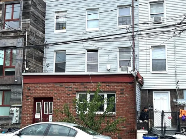 11-51 Welling Court image 1 of 7