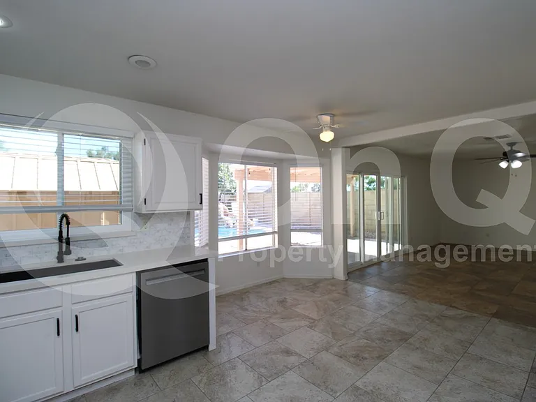 137 W Leah Ct — Photo 5