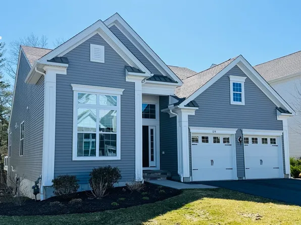 124 Glen Ellen Blvd #124, Millis, MA 02054