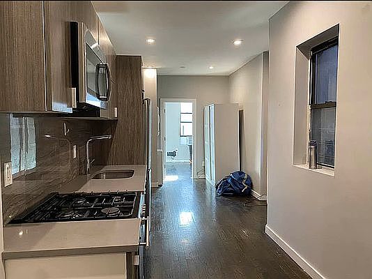 4th image of 328 E 106th St APT 15