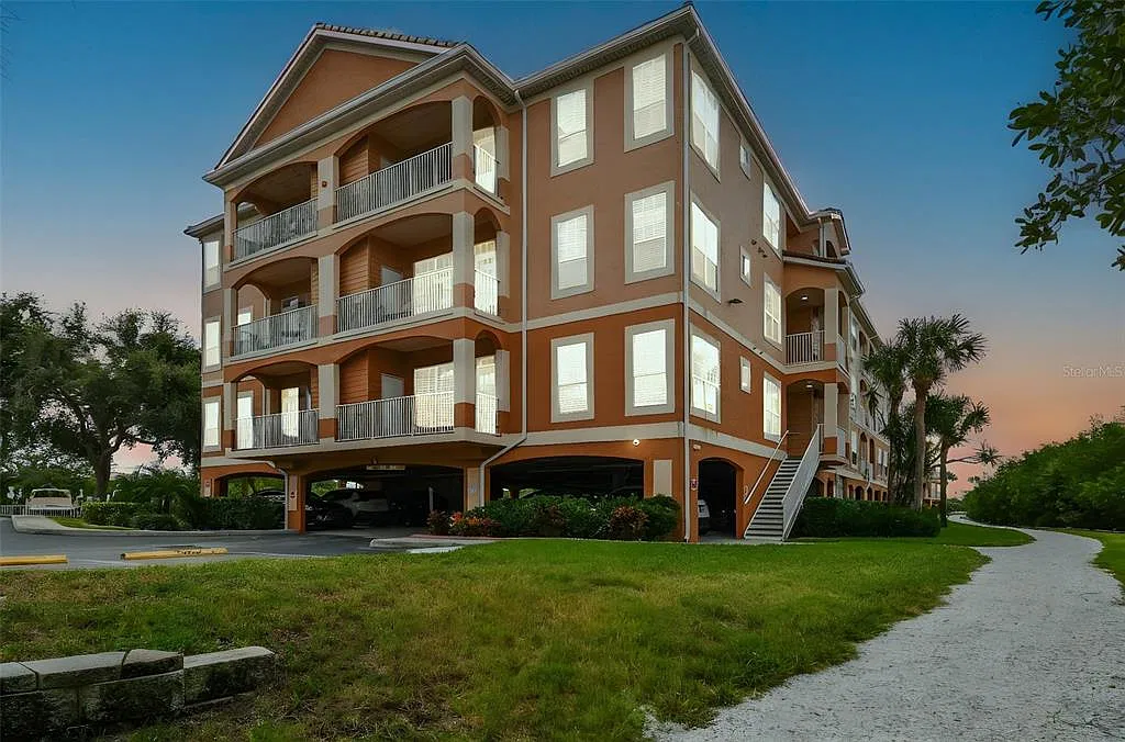 1 bed, 1.0 bath, 654 sqft, $2,300 — Photo 2