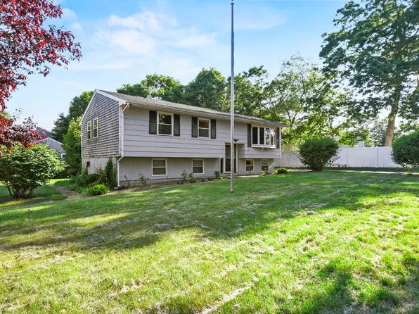 2 Pamela Lane, East Falmouth, MA 02536