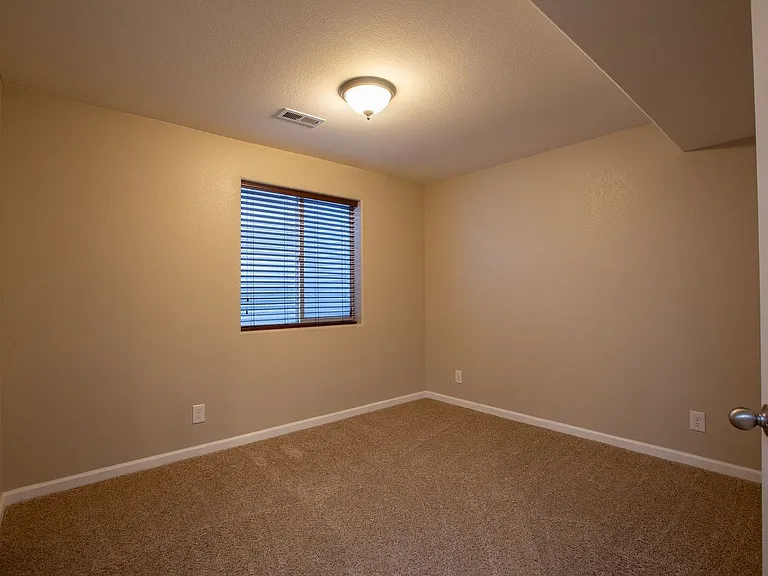 1076 Fairfield Ave — Photo 26
