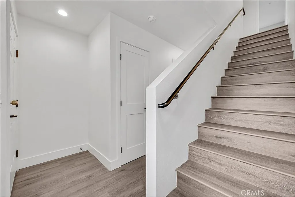 3 bed, 2.5 bath, 1298 sqft, $2,995 — Photo 4