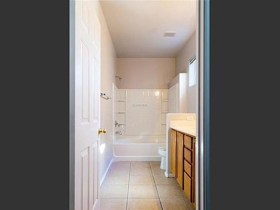 5th image of 7939 Stormy Falls St