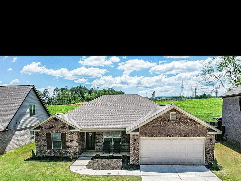 212 Hydra Cir — Photo 1