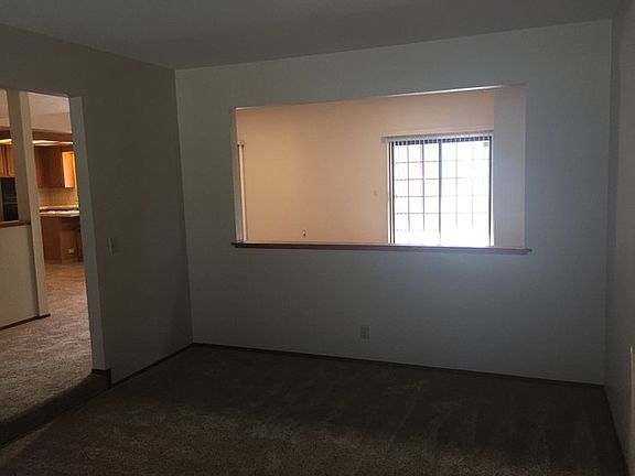 5th image of 182 Ironwood Dr