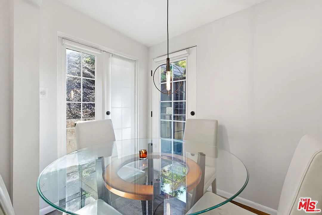3 bed, 2.5 bath, 1626 sqft, $7,500 — Photo 4