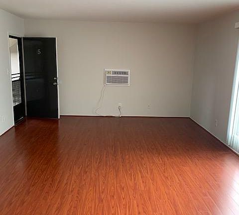 3rd image of 416 Lincoln Ave #5