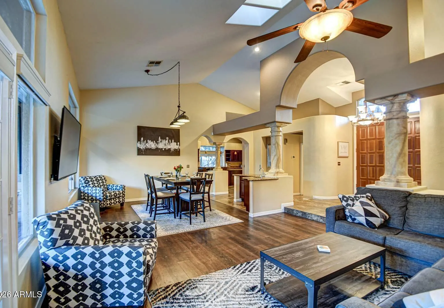 3 bed, 2.5 bath, 2581 sqft, $4,400 — Photo 4