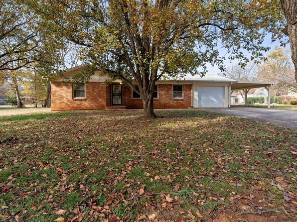 1611 Club View Dr NW