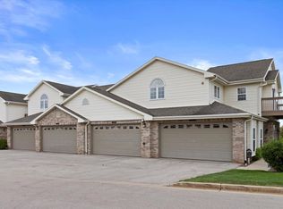 9285 S 54th St #1401, Franklin, WI 53132