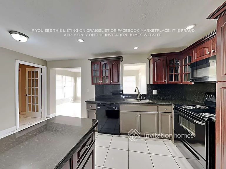 2401 Jamaica Dr — Photo 8