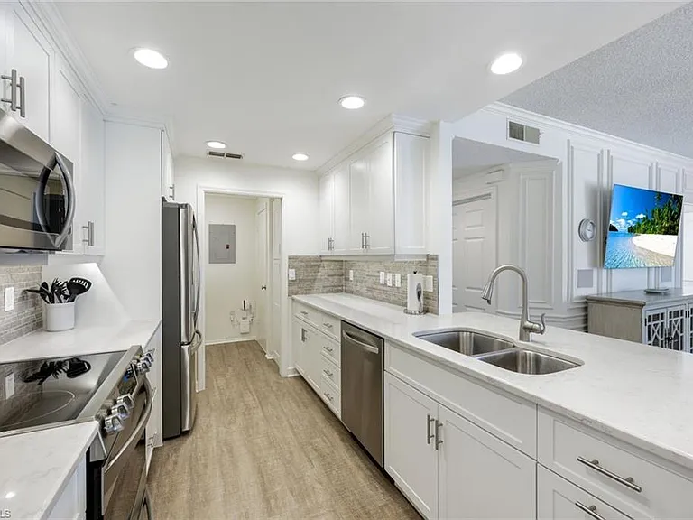 797 Willowbrook Dr #203 — Photo 6
