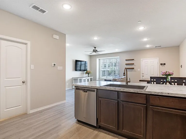 2308 Davenport Dr — Photo 16
