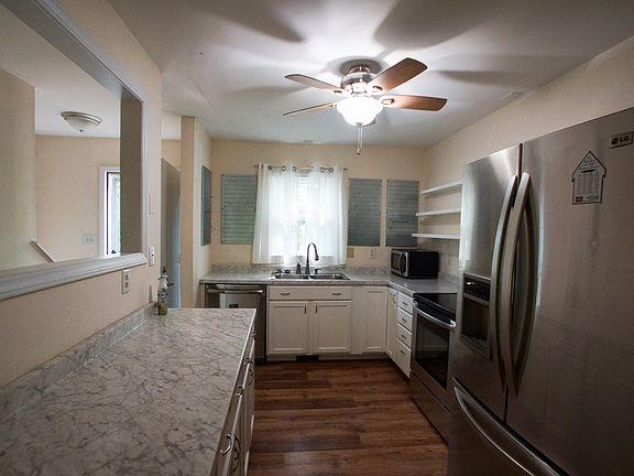 3rd image of 102 Weatherstone Dr Unit 1-A