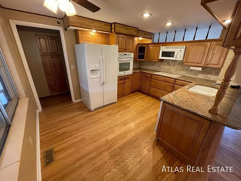 640 E Easter Ave — Photo 15