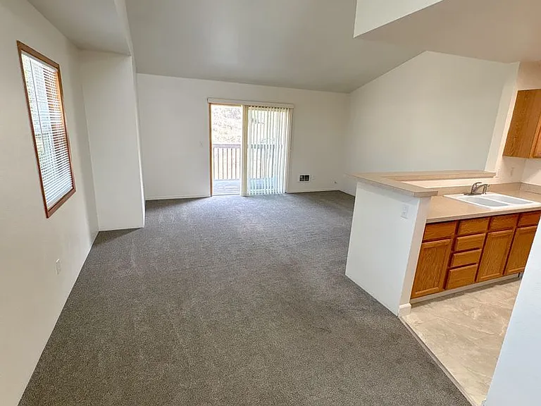 5631 N Hills Dr — Photo 4