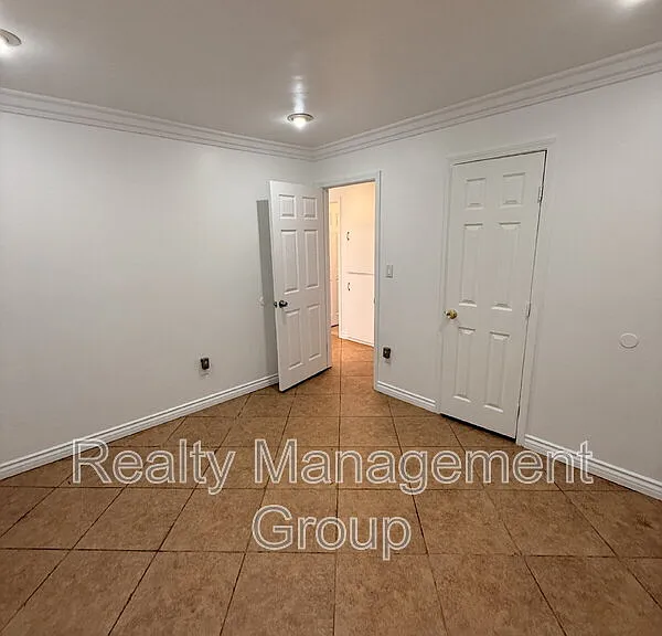 98 E Palomar St — Photo 18