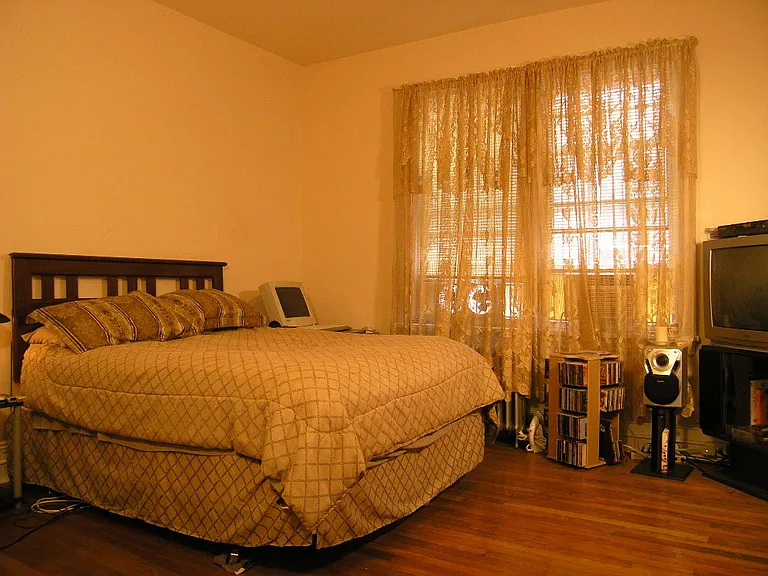 Fairfax Apartments — Photo 14