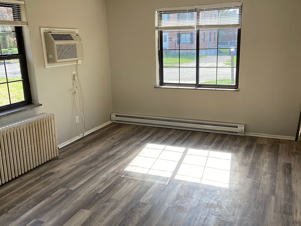 1st image of 551 Telford Ave APT B