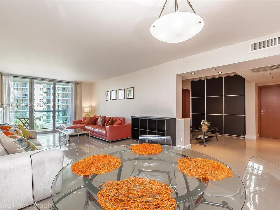19380 Collins Ave #427