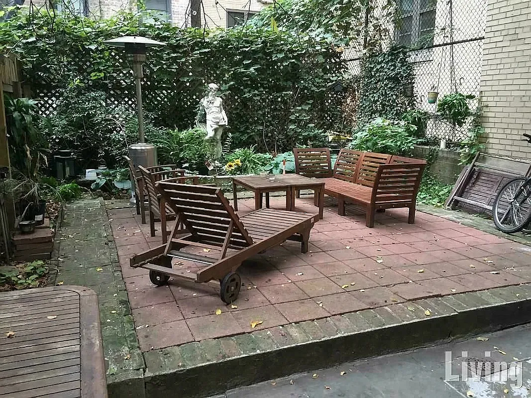 241 West 24th Street — Photo 3