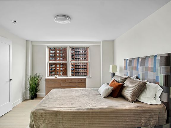 4th image of 5900 Arlington Ave #12HH