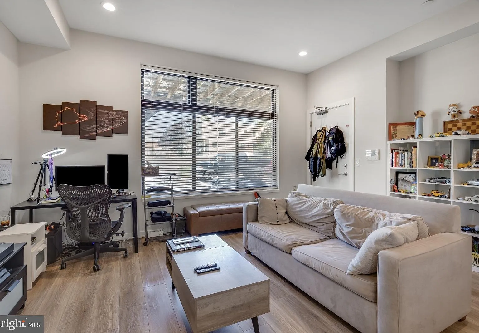 1 bed, 985 sqft, $1,645 — Photo 4