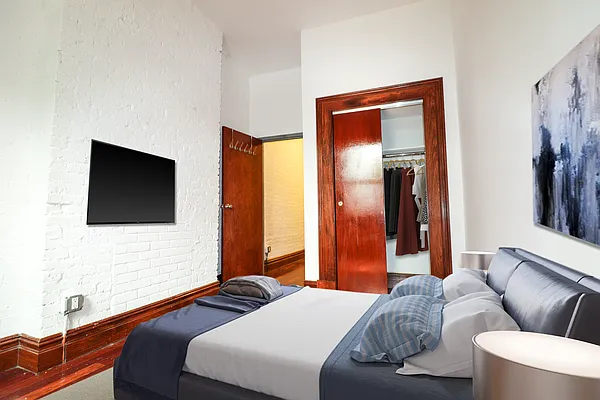 Rented by Bond New York | media 25