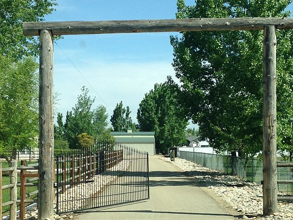 private drive/electric gate