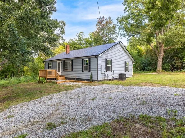 1261 Dixie Pl, High Point, NC 27260