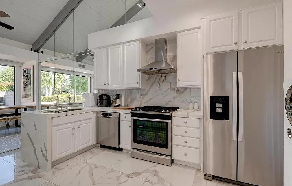 135 Desert West Dr — Photo 4