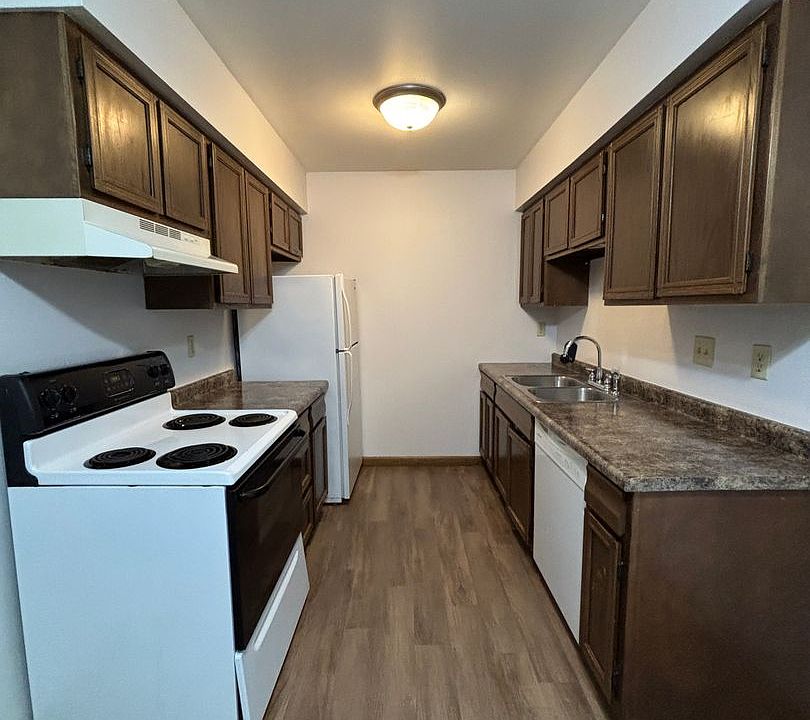 1st image of 733-747 Russell Rd #733-14