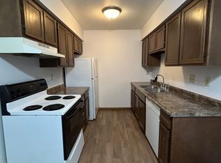 Le Chateau, Waterloo, IA 50701