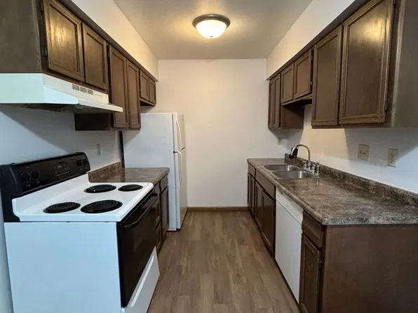 Le Chateau, 733-747 Russell Rd #733-14, Waterloo, IA 50701
