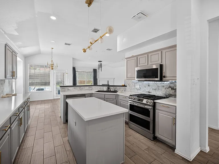 308 Keswick Ln — Photo 9