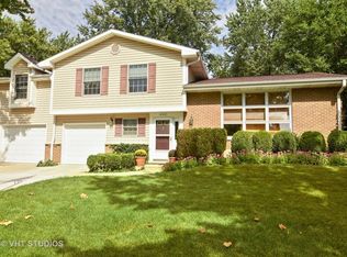 1052 E Fosket Dr, Palatine, IL 60074
