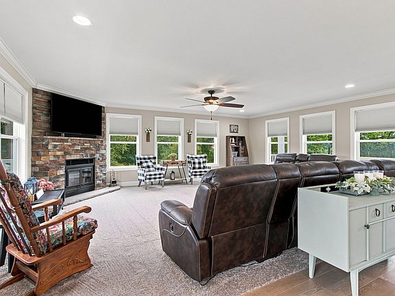 5th image of 3816 Petty Ln