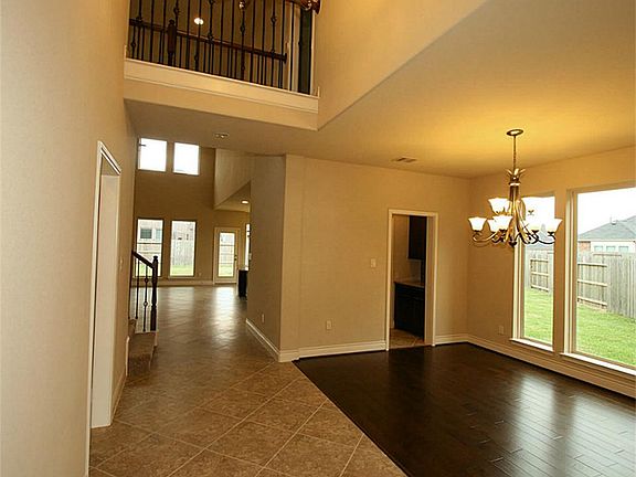 4th image of 2822 Auburn Glade Ct