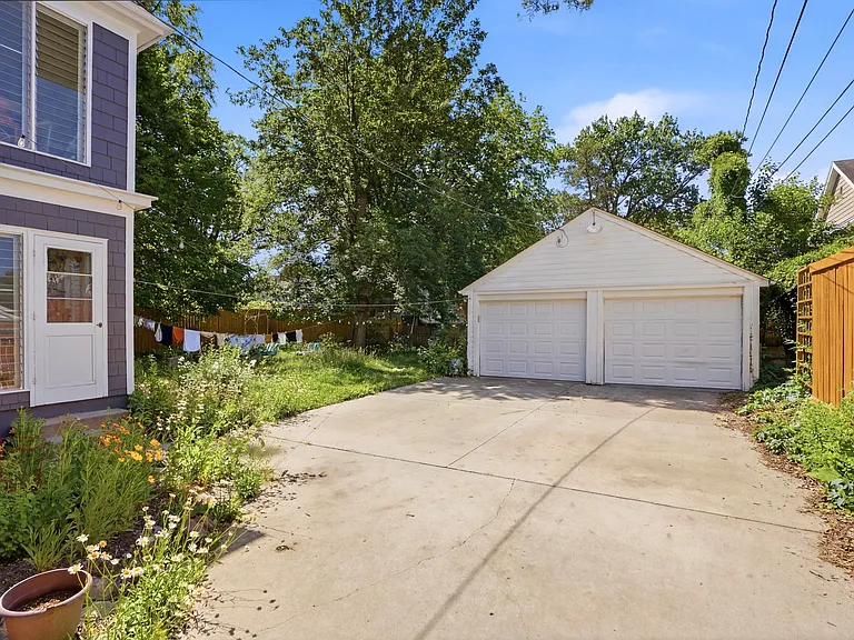 321 McLean St — Photo 3