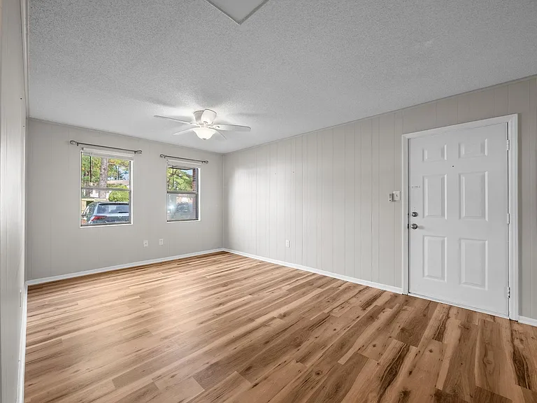 101 Ravenwood Dr #B — Photo 3